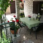 Komel Apartament *