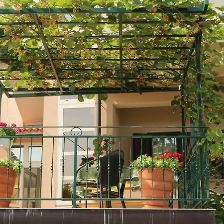 Apartment Komel