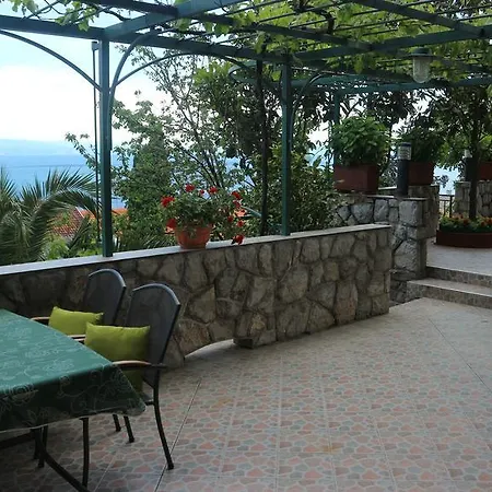 Apartman Komel *